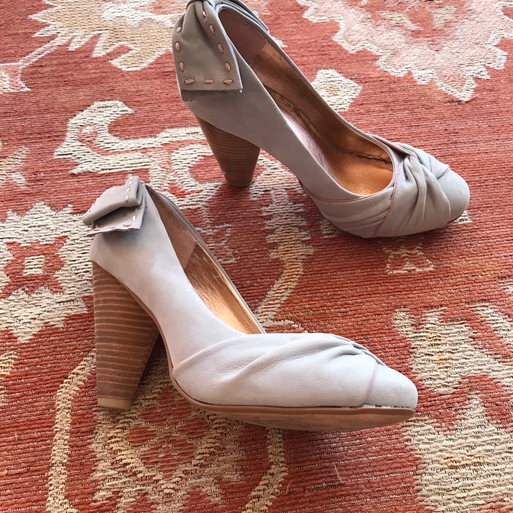 👡💕Women’s Seychelles bow heels (size 7.5) - Picture 2 of 5